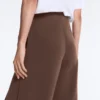 Pantalon à coupe droite en modal Soft Touch avec passepoil Pantalon à coupe droite en modal Soft Touch avec passepoil