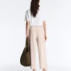 Pantalon court à jambes larges avec plis et rayures Pantalon court à jambes larges avec plis et rayures