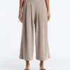 Pantalon court à jambes larges et au toucher Soft Touch, en modal et à plis Pantalon court à jambes larges et au toucher Soft Touch, en modal et à plis