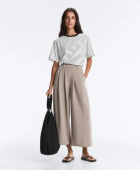 Pantalon court à jambes larges et au toucher Soft Touch, en modal et à plis
