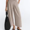 Pantalon court à jambes larges et au toucher Soft Touch, en modal et à plis Pantalon court à jambes larges et au toucher Soft Touch, en modal et à plis