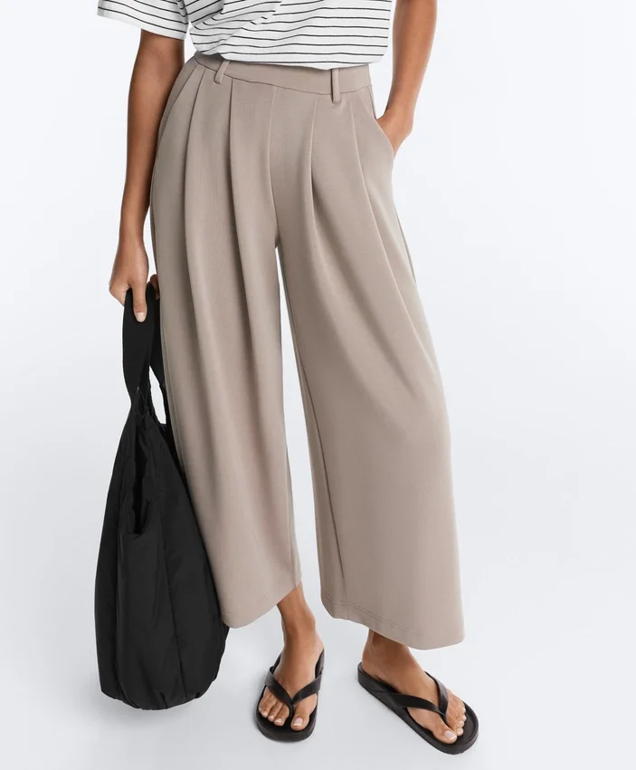 Pantalon court à jambes larges et au toucher Soft Touch, en modal et à plis Pantalon court à jambes larges et au toucher Soft Touch, en modal et à plis