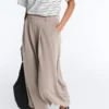 Pantalon court à jambes larges et au toucher Soft Touch, en modal et à plis Pantalon court à jambes larges et au toucher Soft Touch, en modal et à plis