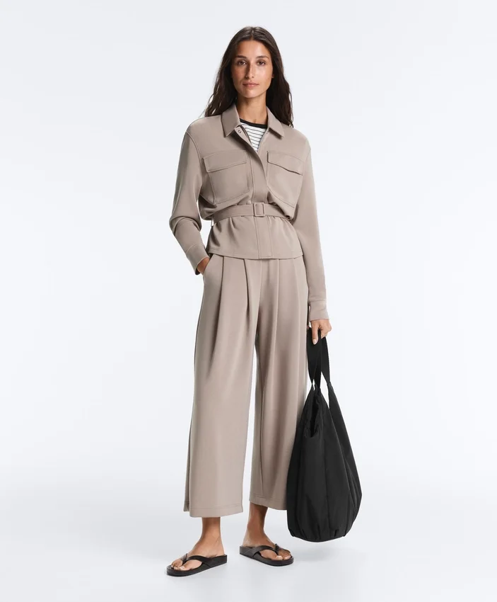 Pantalon court à jambes larges et au toucher Soft Touch, en modal et à plis Pantalon court à jambes larges et au toucher Soft Touch, en modal et à plis