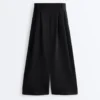Pantalon court à jambes larges et au toucher Soft Touch, en modal et à plis Pantalon court à jambes larges et au toucher Soft Touch, en modal et à plis