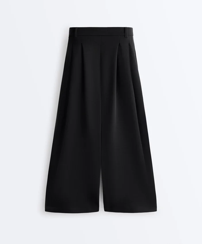 Pantalon court à jambes larges et au toucher Soft Touch, en modal et à plis Pantalon court à jambes larges et au toucher Soft Touch, en modal et à plis