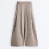 Pantalon court à jambes larges et au toucher Soft Touch, en modal et à plis Pantalon court à jambes larges et au toucher Soft Touch, en modal et à plis