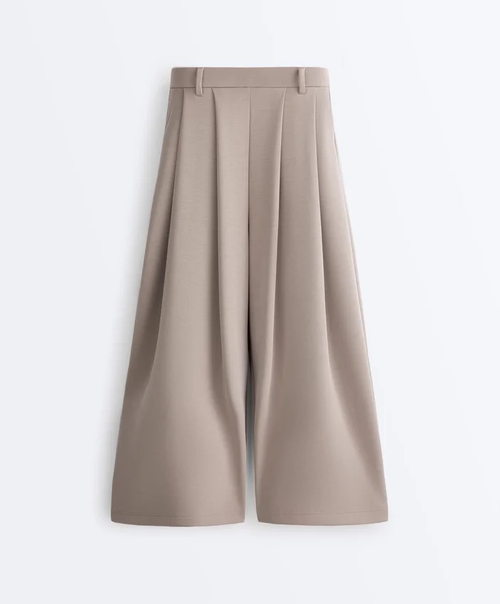 Pantalon court à jambes larges et au toucher Soft Touch, en modal et à plis Pantalon court à jambes larges et au toucher Soft Touch, en modal et à plis