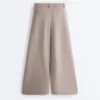 Pantalon court à jambes larges et au toucher Soft Touch, en modal et à plis Pantalon court à jambes larges et au toucher Soft Touch, en modal et à plis