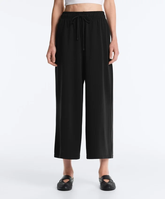 Pantalon court à jambes larges et toucher Soft Touch avec modal Pantalon court à jambes larges et toucher Soft Touch avec modal
