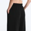 Pantalon court à jambes larges et toucher Soft Touch avec modal Pantalon court à jambes larges et toucher Soft Touch avec modal