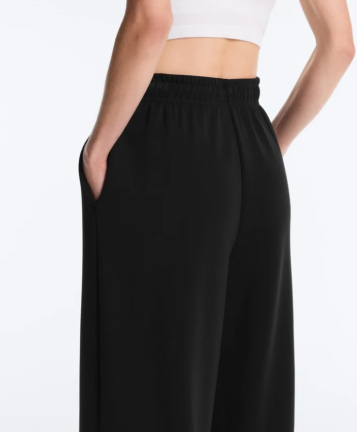 Pantalon court à jambes larges et toucher Soft Touch avec modal Pantalon court à jambes larges et toucher Soft Touch avec modal