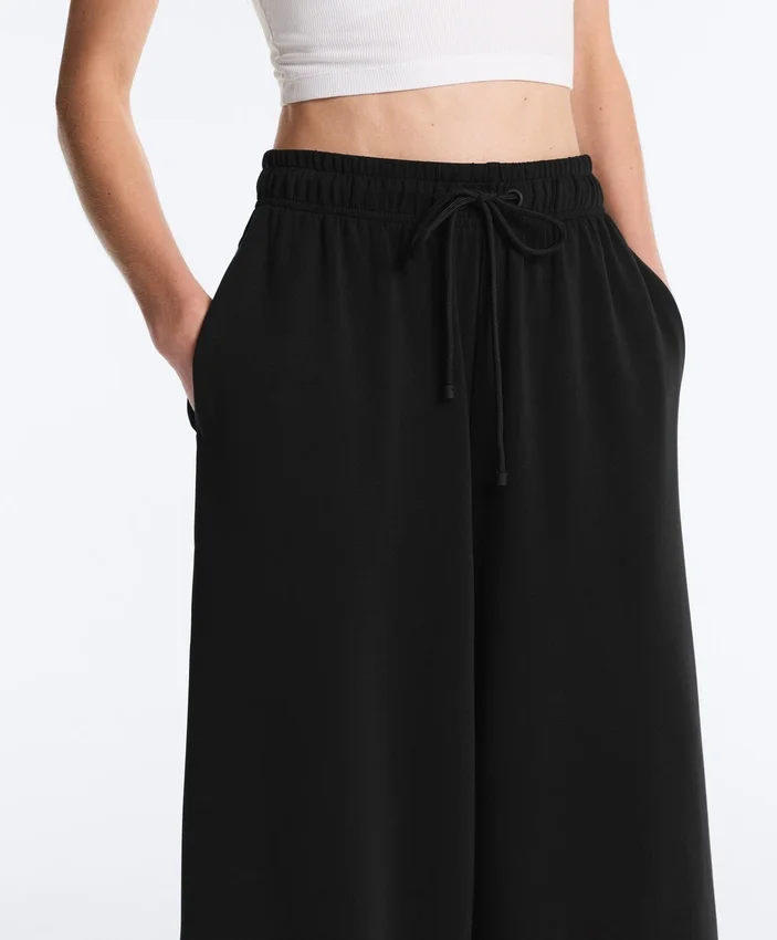 Pantalon court à jambes larges et toucher Soft Touch avec modal Pantalon court à jambes larges et toucher Soft Touch avec modal