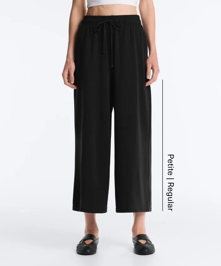 Pantalon court à jambes larges et toucher Soft Touch avec modal Pantalon court à jambes larges et toucher Soft Touch avec modal