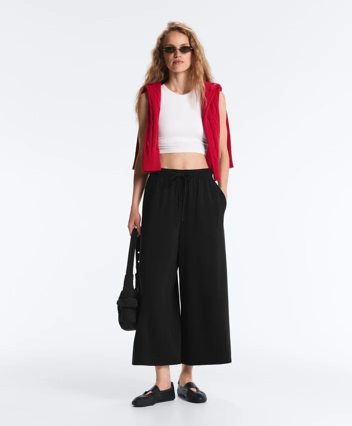 Pantalon court à jambes larges et toucher Soft Touch avec modal Pantalon court à jambes larges et toucher Soft Touch avec modal