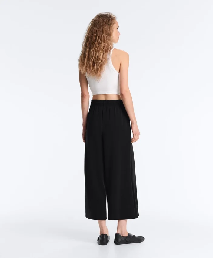 Pantalon court à jambes larges et toucher Soft Touch avec modal Pantalon court à jambes larges et toucher Soft Touch avec modal