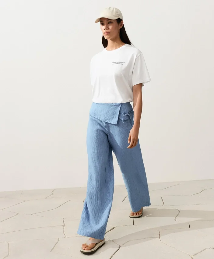 Pantalon droit 100 % lin avec ourlet retourné Pantalon droit 100 % lin avec ourlet retourné
