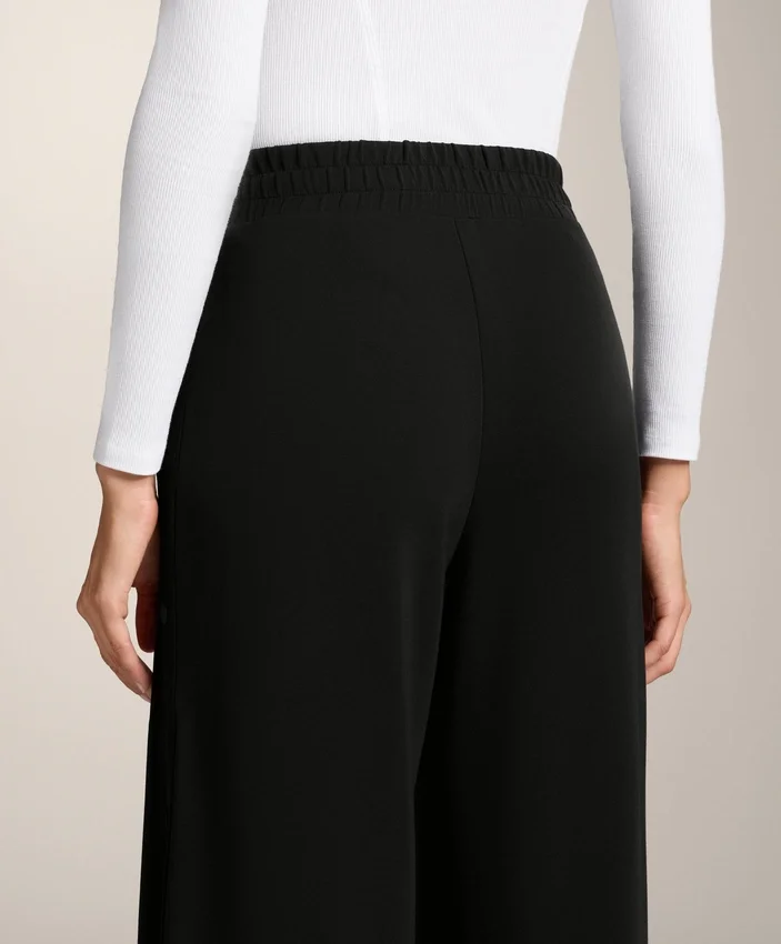 Pantalon droit avec boutons et bord-côte en modal Soft Touch Pantalon droit avec boutons et bord-côte en modal Soft Touch