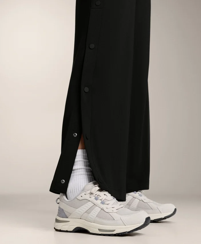 Pantalon droit avec boutons et bord-côte en modal Soft Touch Pantalon droit avec boutons et bord-côte en modal Soft Touch