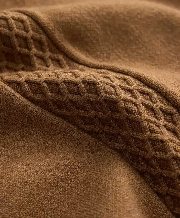 Pantalon droit avec structure tricotée sur les côtés Pantalon droit avec structure tricotée sur les côtés