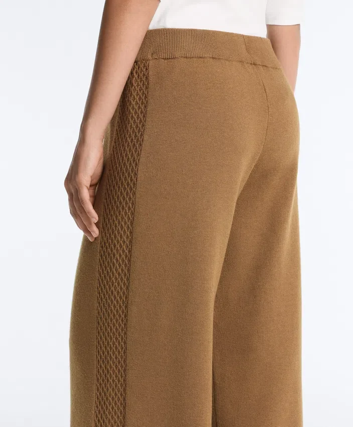 Pantalon droit avec structure tricotée sur les côtés Pantalon droit avec structure tricotée sur les côtés