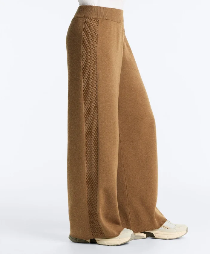 Pantalon droit avec structure tricotée sur les côtés Pantalon droit avec structure tricotée sur les côtés
