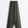 Pantalon droit en maille côtelée Pantalon droit en maille côtelée