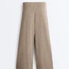 Pantalon droit en maille côtelée Pantalon droit en maille côtelée