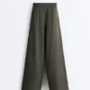 Pantalon droit en maille côtelée Pantalon droit en maille côtelée