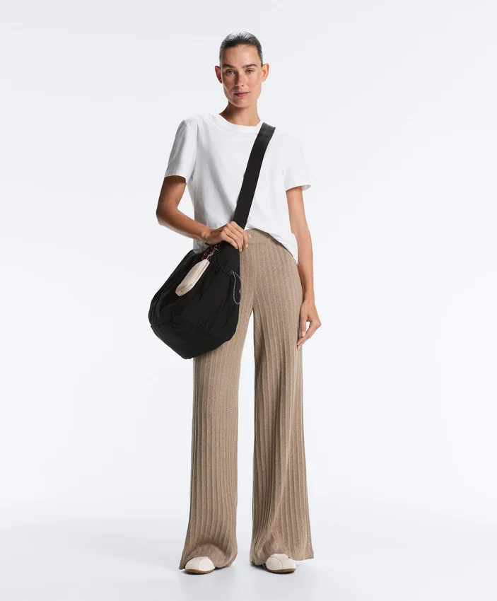 Pantalon droit en maille côtelée Pantalon droit en maille côtelée