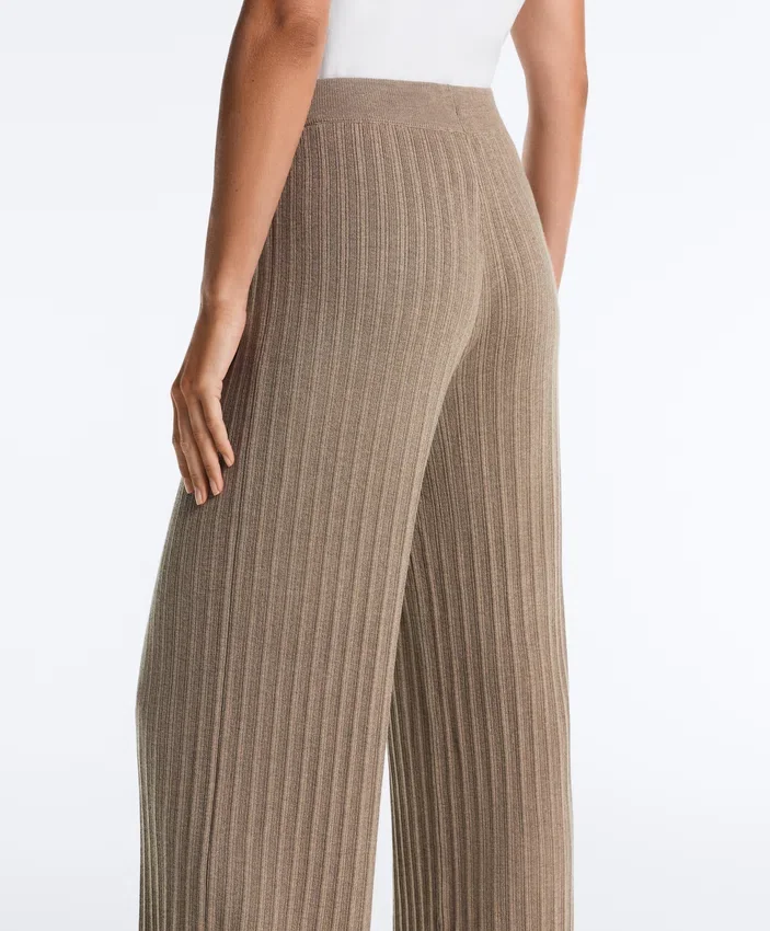 Pantalon droit en maille côtelée Pantalon droit en maille côtelée