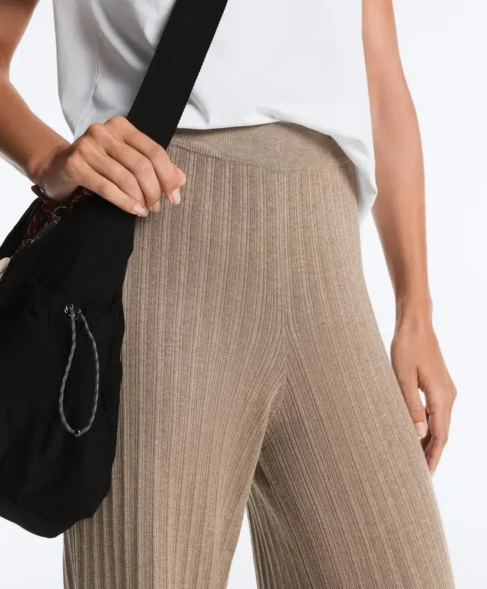 Pantalon droit en maille côtelée Pantalon droit en maille côtelée