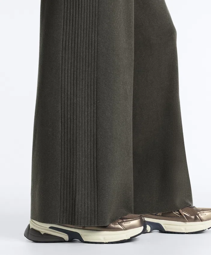 Pantalon droit en maille côtelée Pantalon droit en maille côtelée