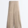 Pantalon droit en maille côtelée Pantalon droit en maille côtelée