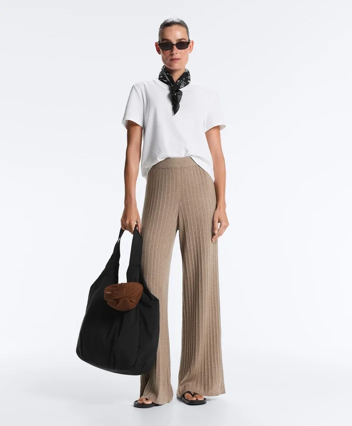 Pantalon droit en maille côtelée Pantalon droit en maille côtelée
