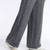 Pantalon droit en maille à motif chevrons Pantalon droit en maille à motif chevrons