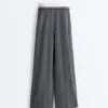 Pantalon droit en maille à motif chevrons Pantalon droit en maille à motif chevrons