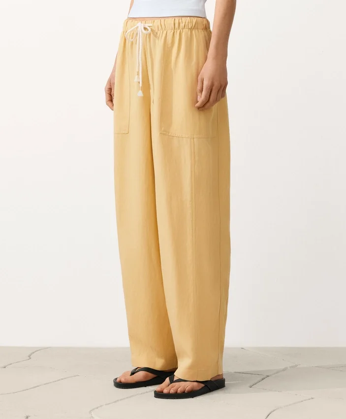 Pantalon droit en mélange de lyocell et 24 % de lin Pantalon droit en mélange de lyocell et 24 % de lin