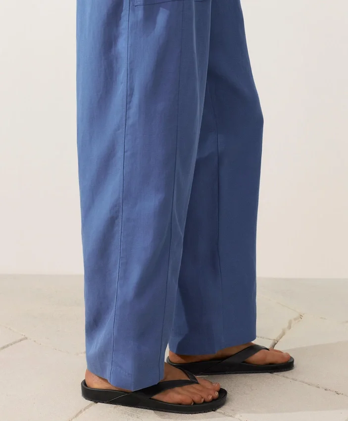 Pantalon droit en mélange de lyocell et 24 % de lin Pantalon droit en mélange de lyocell et 24 % de lin
