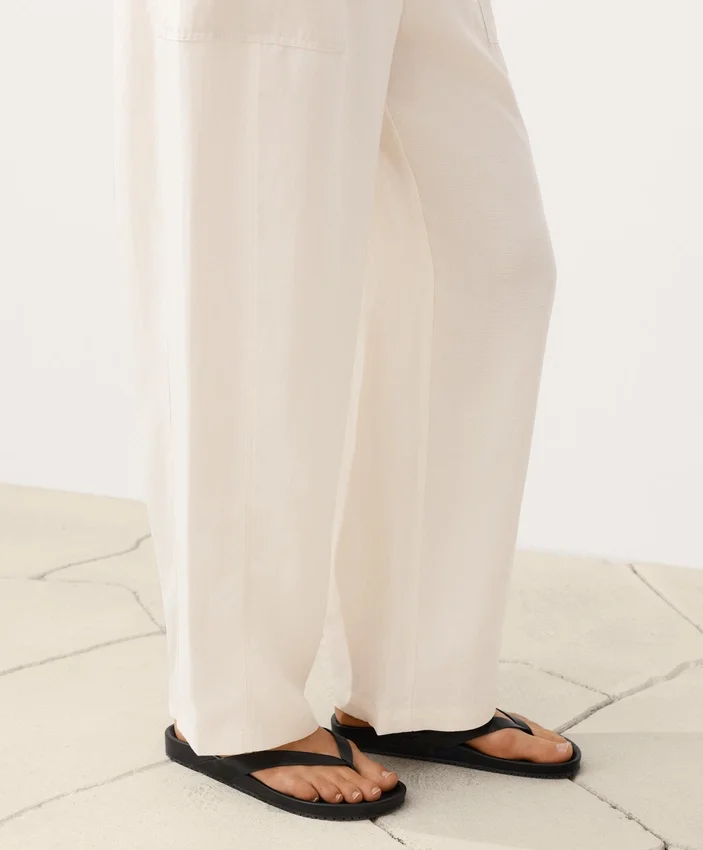 Pantalon droit en mélange de lyocell et 24 % de lin Pantalon droit en mélange de lyocell et 24 % de lin