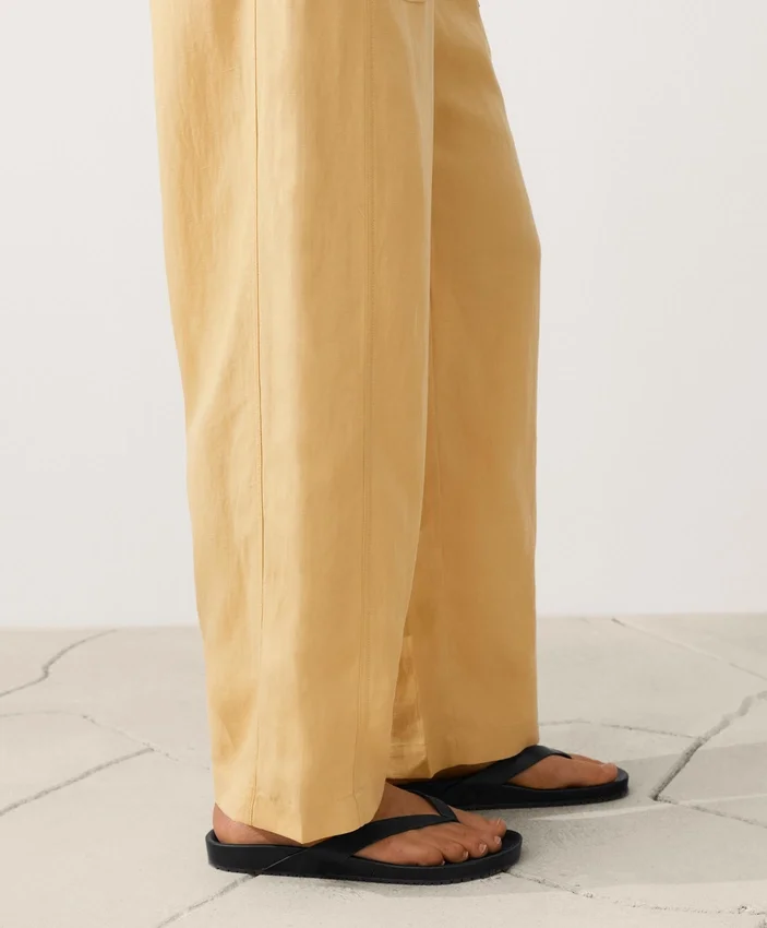 Pantalon droit en mélange de lyocell et 24 % de lin Pantalon droit en mélange de lyocell et 24 % de lin