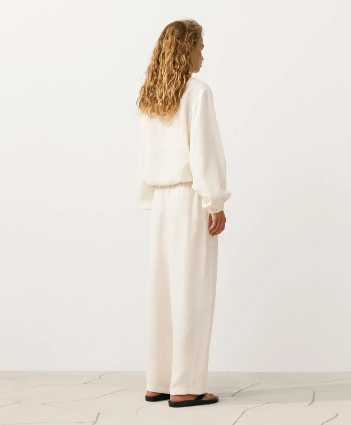 Pantalon droit en mélange de lyocell et 24 % de lin Pantalon droit en mélange de lyocell et 24 % de lin