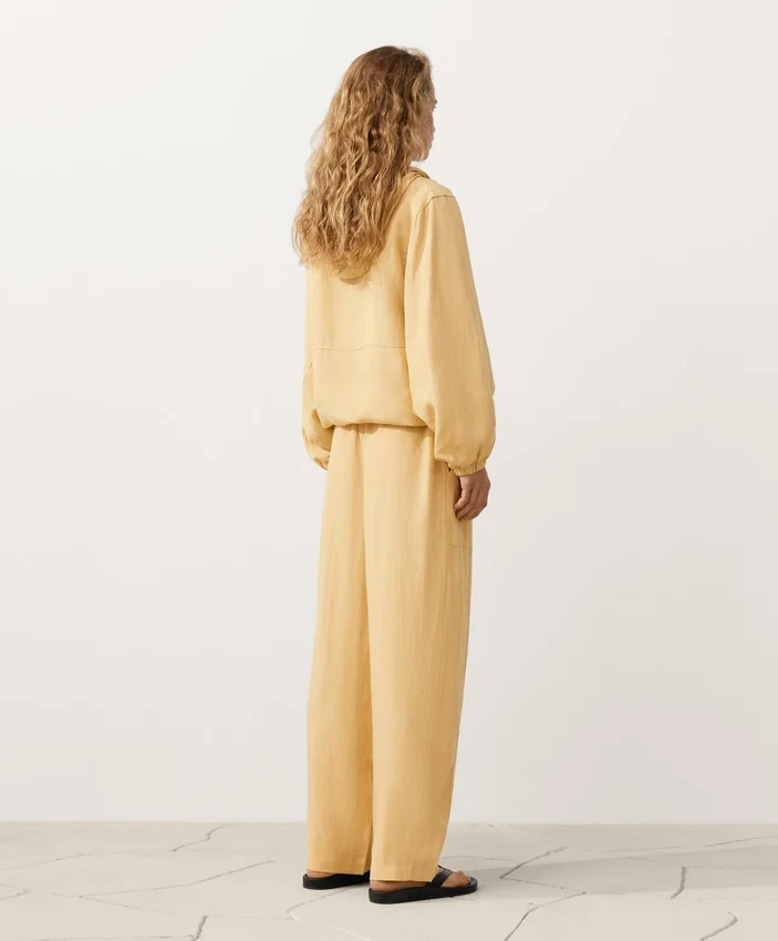 Pantalon droit en mélange de lyocell et 24 % de lin Pantalon droit en mélange de lyocell et 24 % de lin