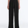 Pantalon droit en mélange de modal avec plis sur les côtés Pantalon droit en mélange de modal avec plis sur les côtés