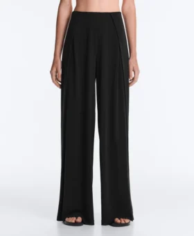 Pantalon droit en mélange de modal avec plis sur les côtés