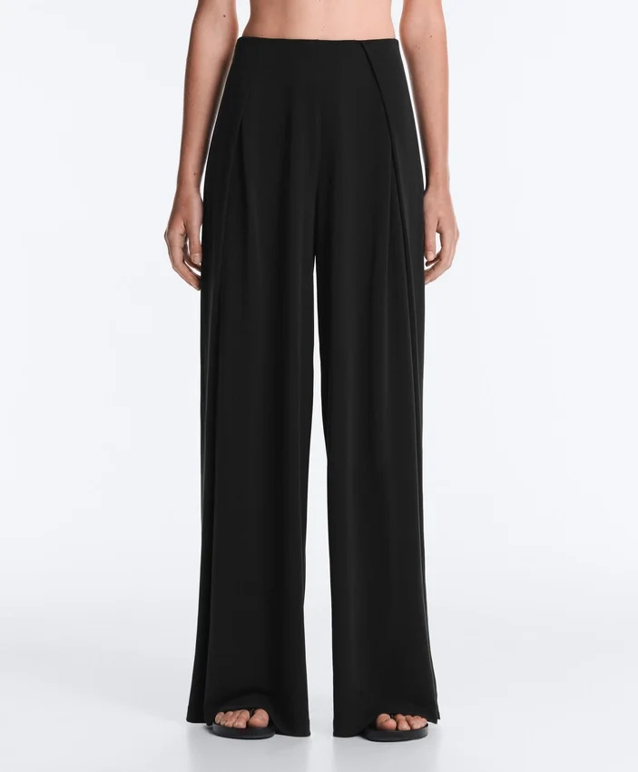 Pantalon droit en mélange de modal avec plis sur les côtés Pantalon droit en mélange de modal avec plis sur les côtés
