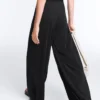 Pantalon droit en mélange de modal avec plis sur les côtés Pantalon droit en mélange de modal avec plis sur les côtés