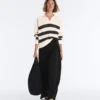 Pantalon droit en mélange de modal avec plis sur les côtés Pantalon droit en mélange de modal avec plis sur les côtés
