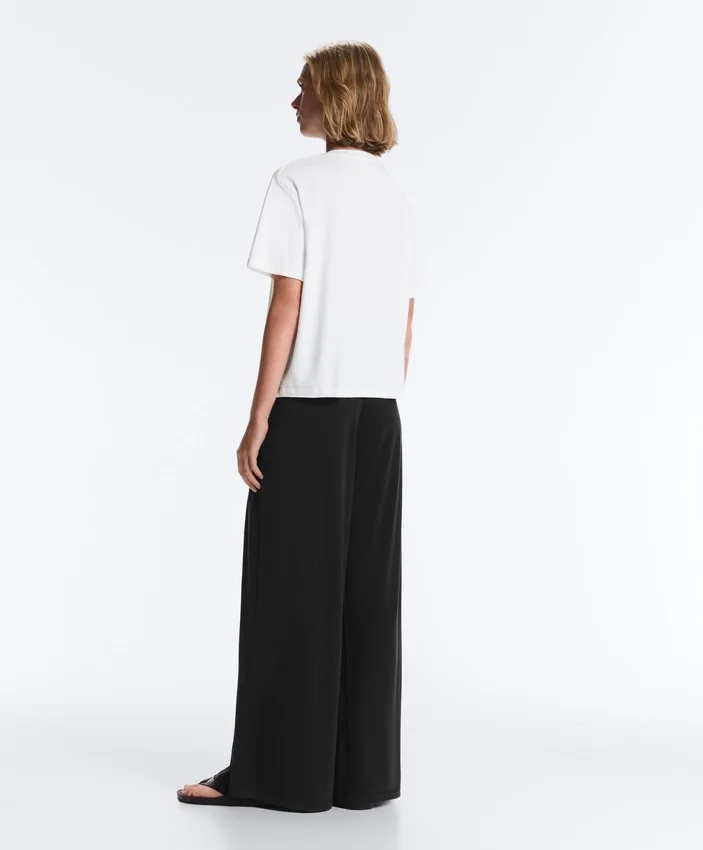 Pantalon droit en mélange de modal avec plis sur les côtés Pantalon droit en mélange de modal avec plis sur les côtés