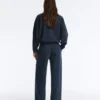 Pantalon droit en piqué avec passepoil contrasté Pantalon droit en piqué avec passepoil contrasté